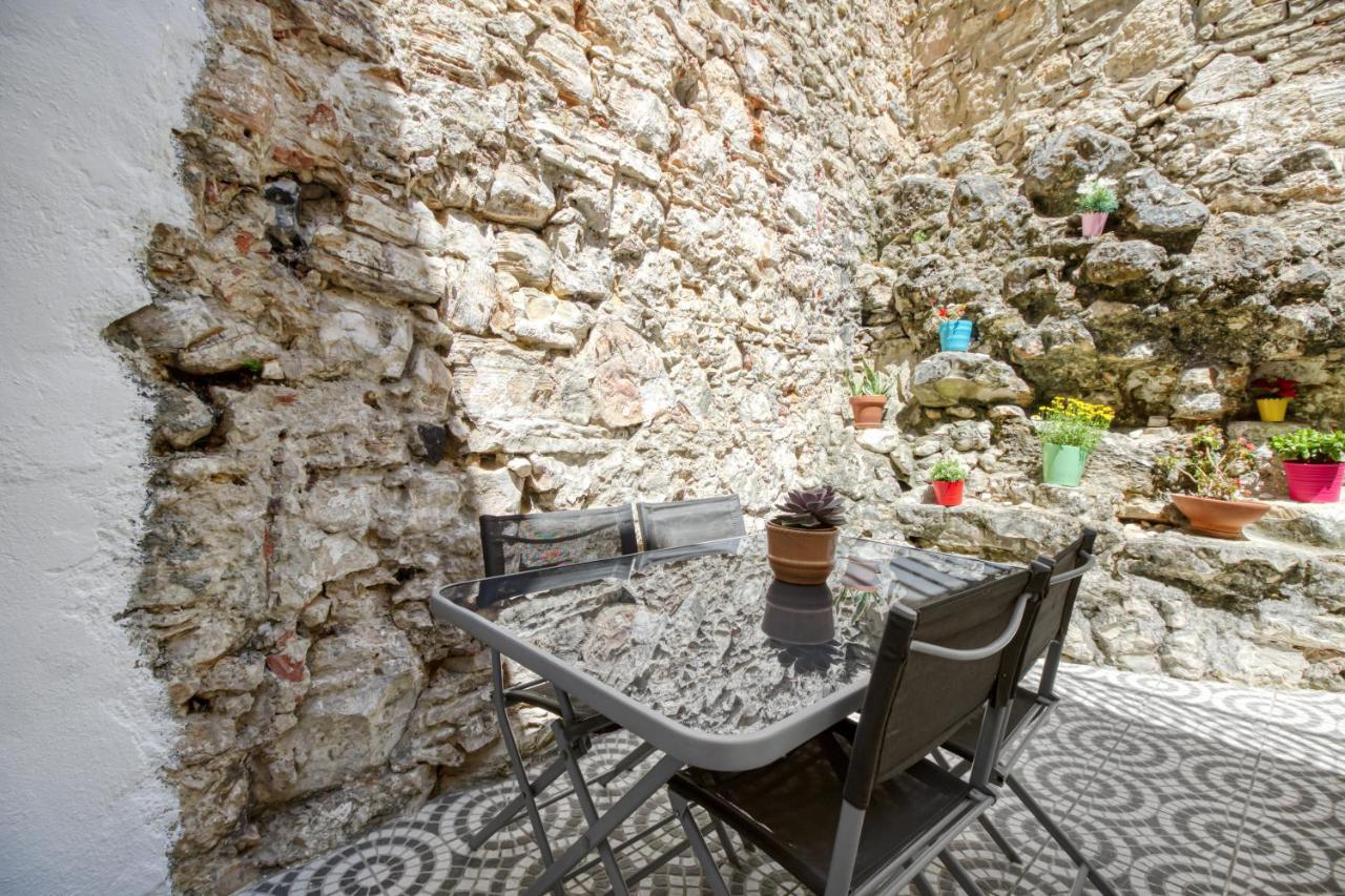 Apartamento 1 Quarto, Com Patio, Em Frente Praia Paco de Arcos Exterior photo