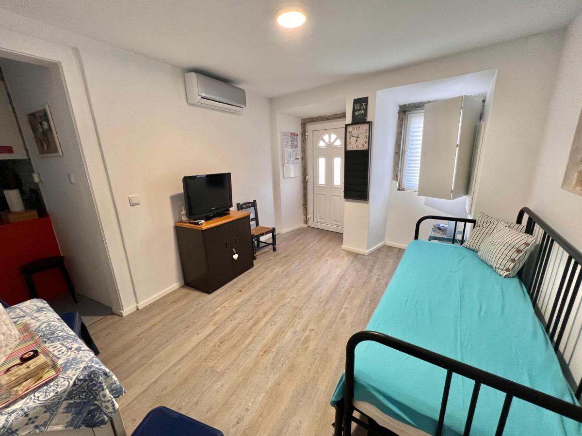 Apartamento 1 Quarto, Com Patio, Em Frente Praia Paco de Arcos Exterior photo